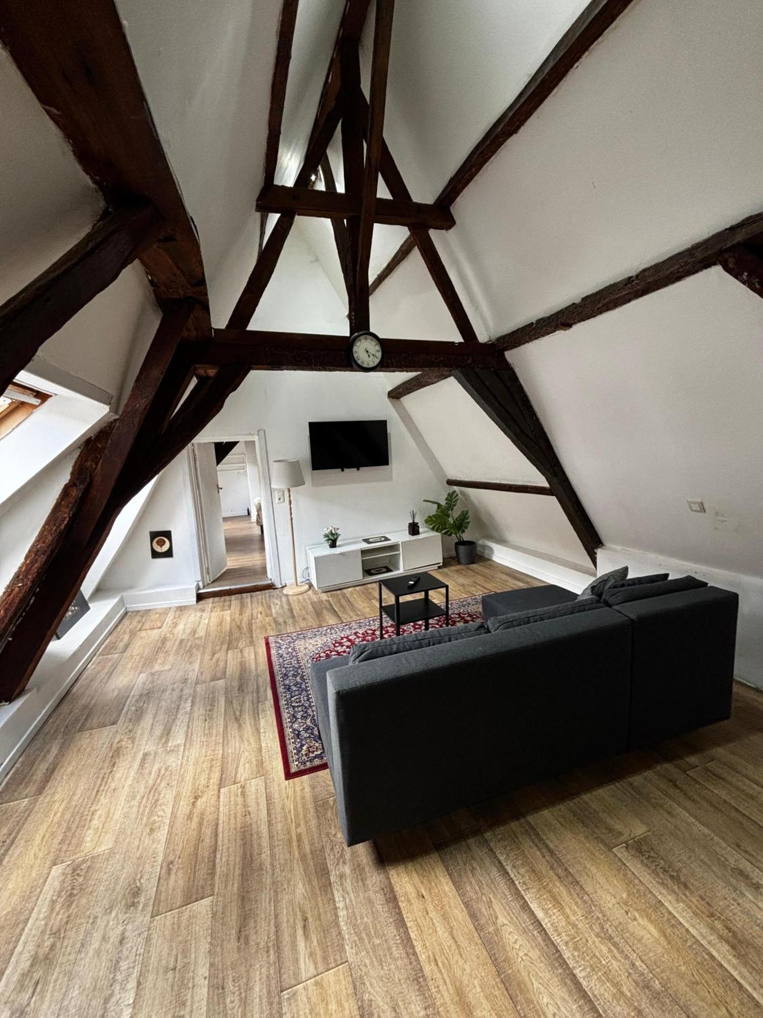 Appartement Stylish 2br &1lr Apt, Prime Belgian Location *